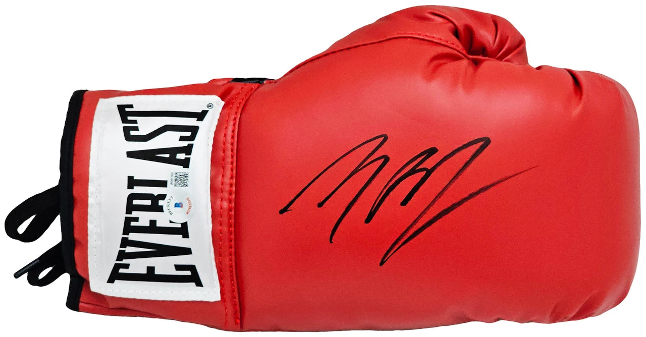 Michael B. Jordan Signed Red Everlast Boxing Glove RH - Beckett Authenticated