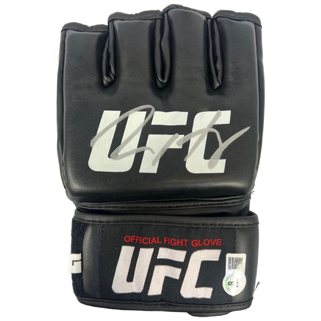 Max Holloway Signed Authentic UFC Glove UFC - Beckett